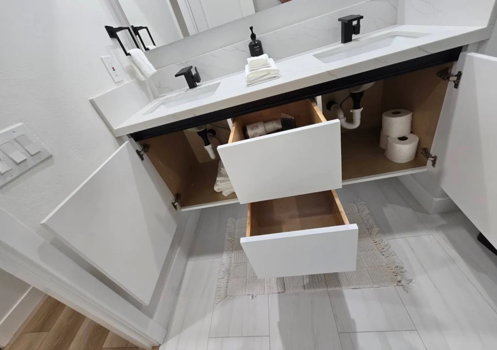 Check list bathroom for airbnb cleaning in orange county