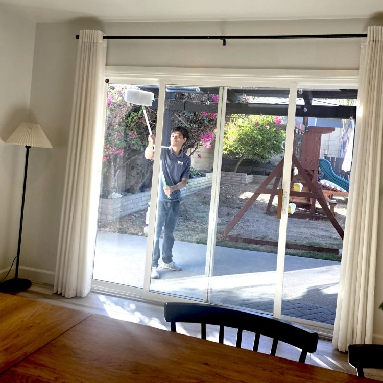 Windows cleaning in house in Santa Ana